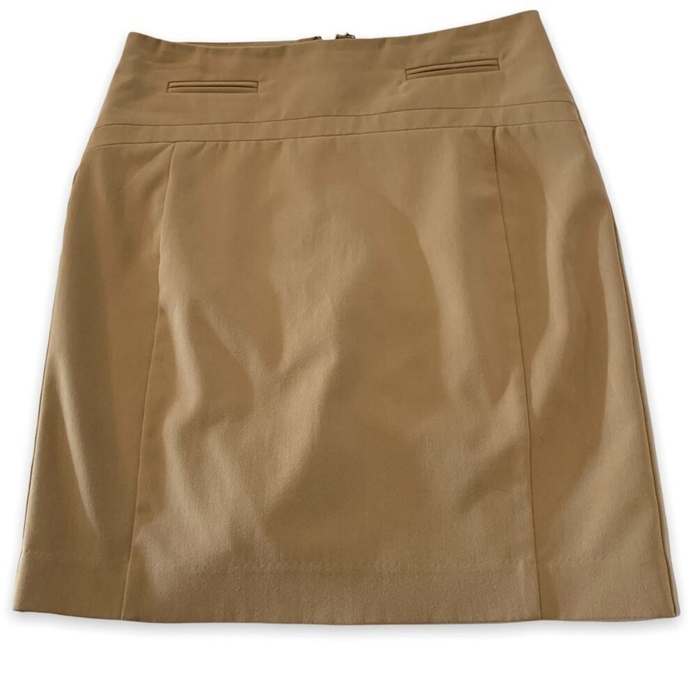 Express straight skirt. Kick pleat. Fully lined 2 frontā slit pockets. Size 2